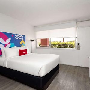 Queen Room Mobility accessible